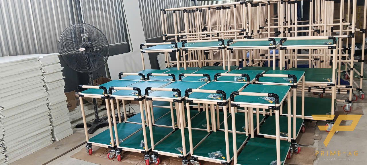 Giao hàng xe đẩy ống thép bọc nhựa thực tế