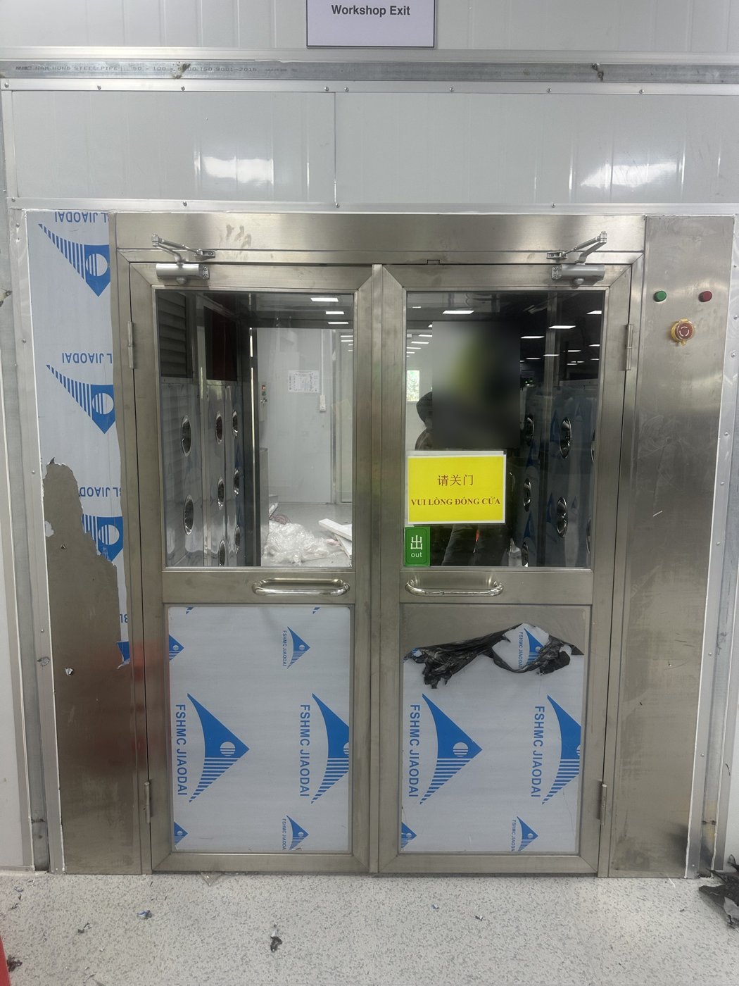 Lắp đặt buồng thổi khí Air Shower tại cửa xưởng