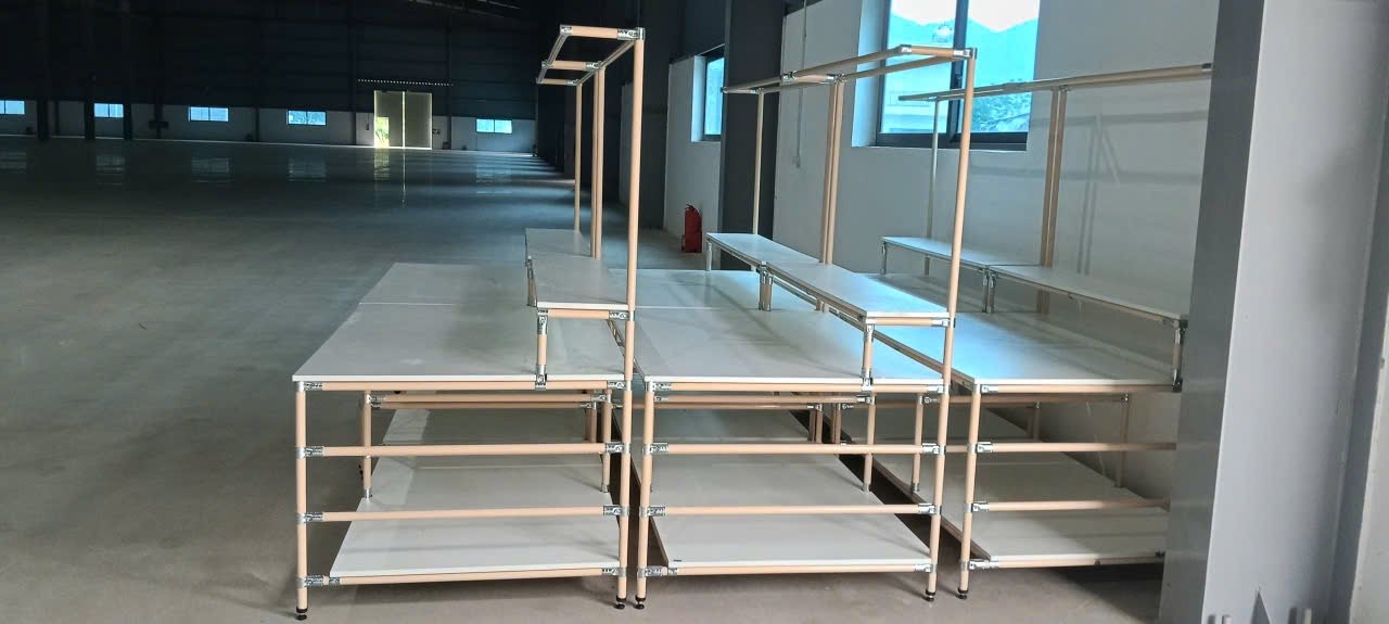 Trọn bộ bàn thao tác, bàn inox và xe đẩy cho kho thương mại điện tử 3.000 m²