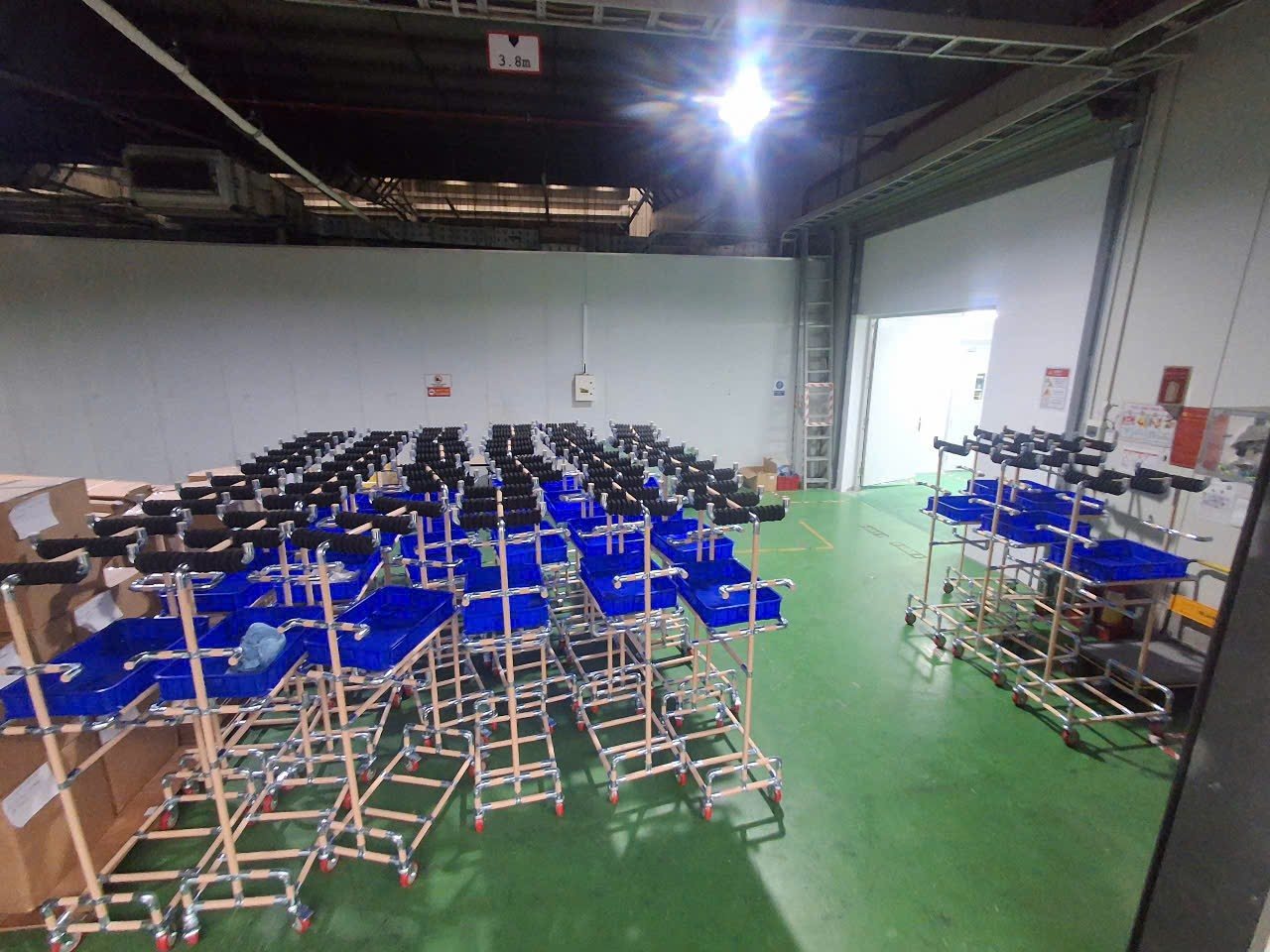 400 xe đẩy chuyên dụng ống thép bọc nhựa cho nhà máy vốn FDI Hoa Kỳ